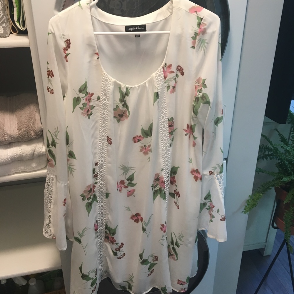 Floral lace sleeve dress